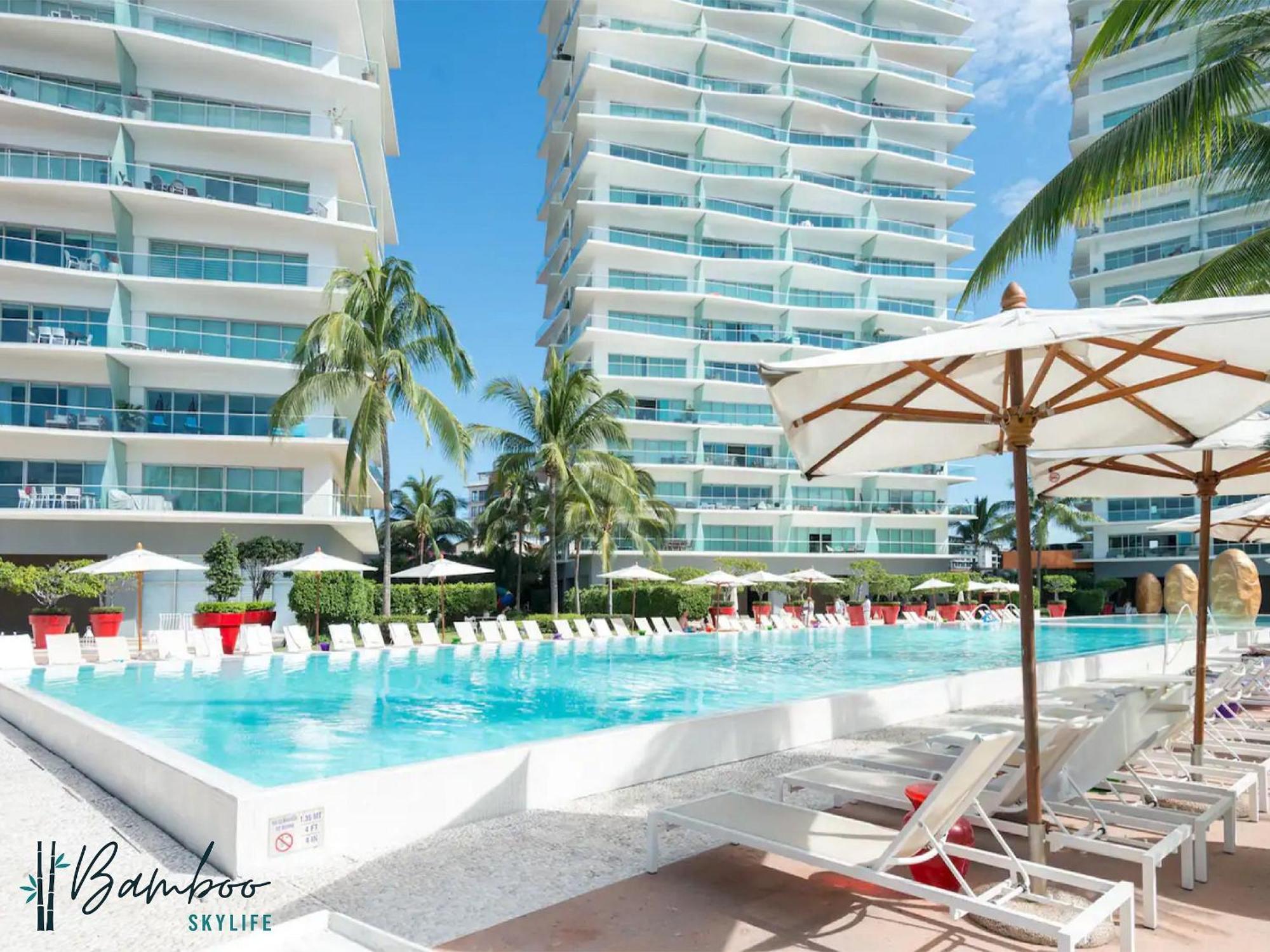 Icon Vallarta Beach Front By Bamboo Skylife Puerto Vallarta Buitenkant foto